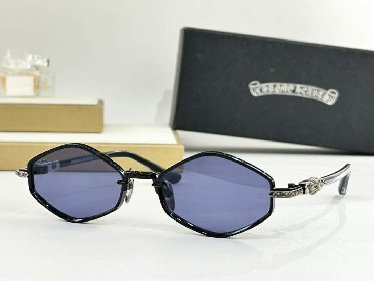 Picture of Chrome Hearts Sunglasses _SKUfw76704347fw